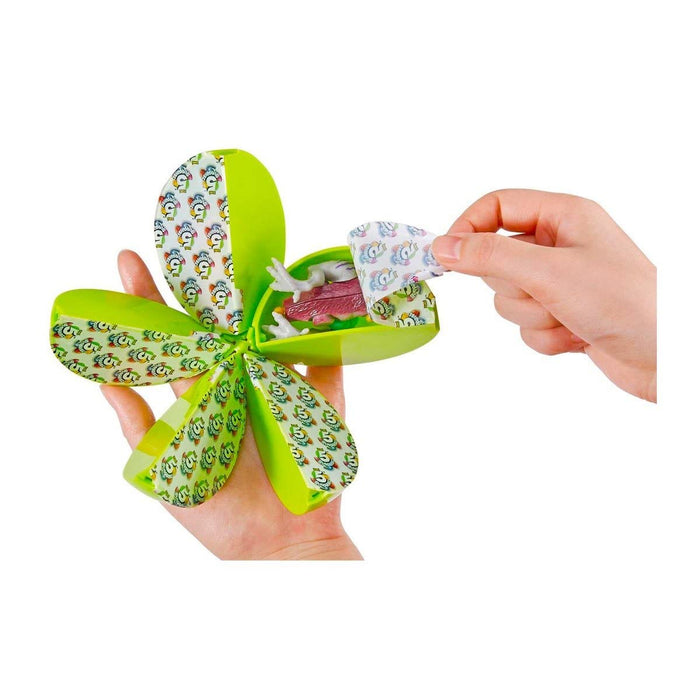 5 Surprise: Dino Strike Glow in the Dark Ball