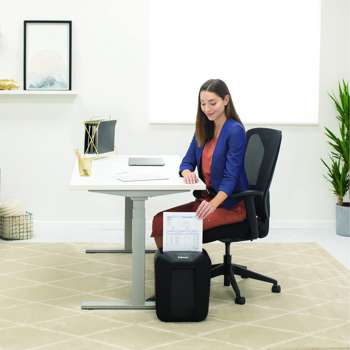 Fellowes Shredder LX41 Mini Cut Security Level P-4 8 Sheets