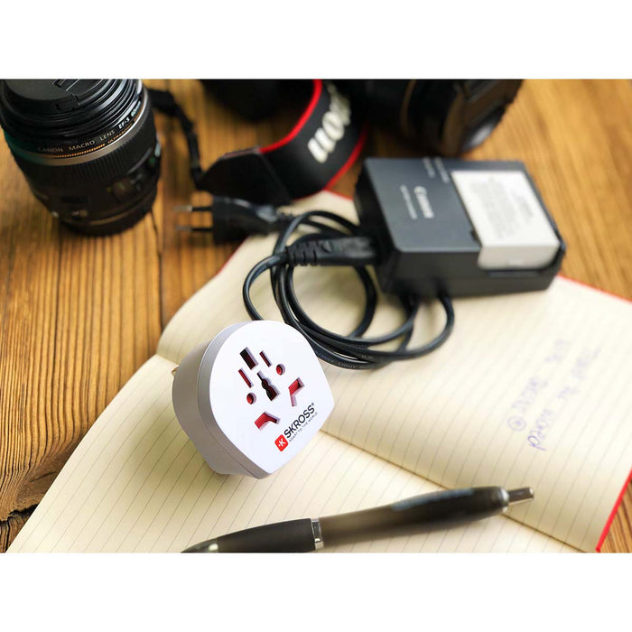 Skross Travel Adapter World-to-UK Earthed