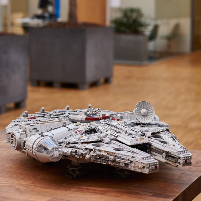 LEGO Star Wars 75192 Millenium Falcon - Ultimate Collector Series - Damaged RB