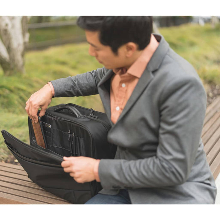 "Kensington Laptop-Rolltasche – Contour 2.0 Business-Laptop-Rolle für bis zu 17 Zoll Laptops, Laptop-Tasche mit Rollen, ideale Handgepäcktasche für Männer und Frauen (K60385WW)", Schwarz